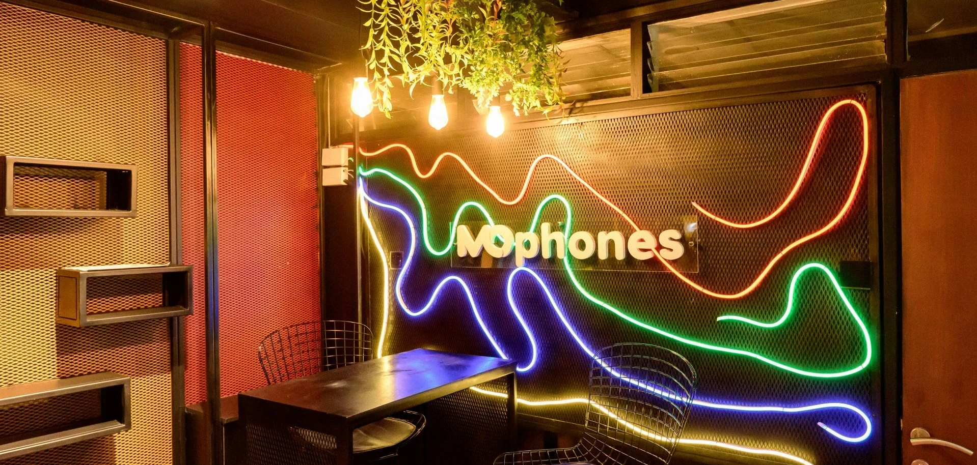 Mophones 1